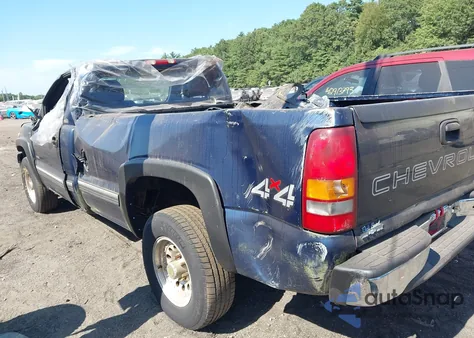 2002 Chevrolet Silverado 1500 z USA, uszkodzony, nr VIN 1GCEK14V32E229595